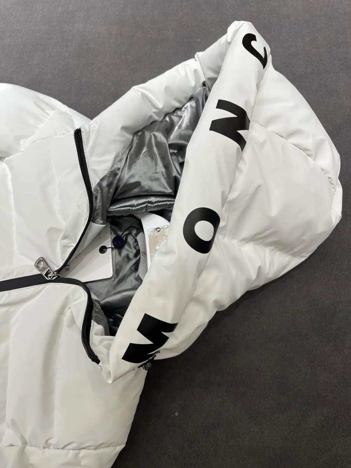 Moncler Beyaz Şişme Mont