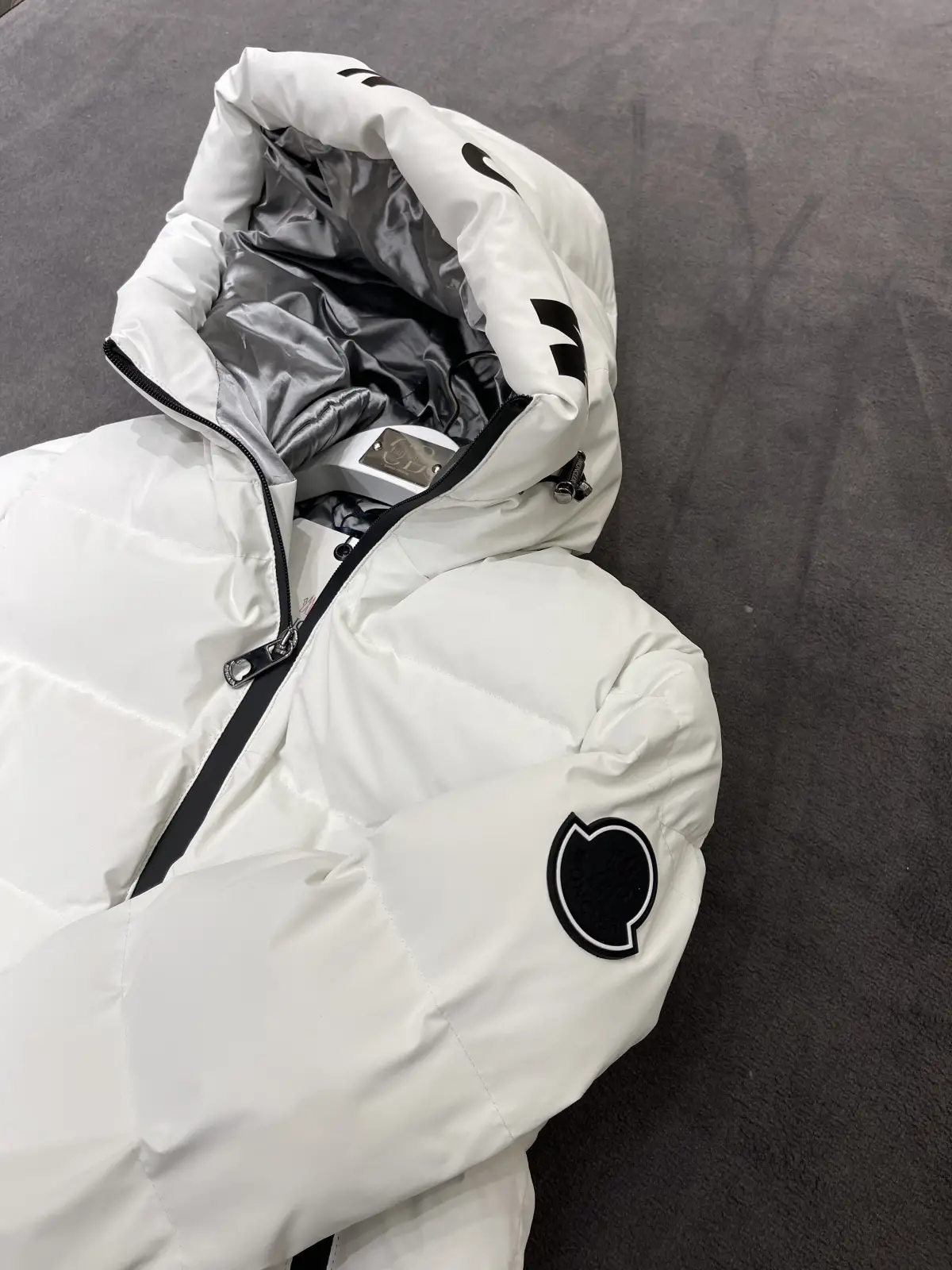 Moncler Beyaz Şişme Mont