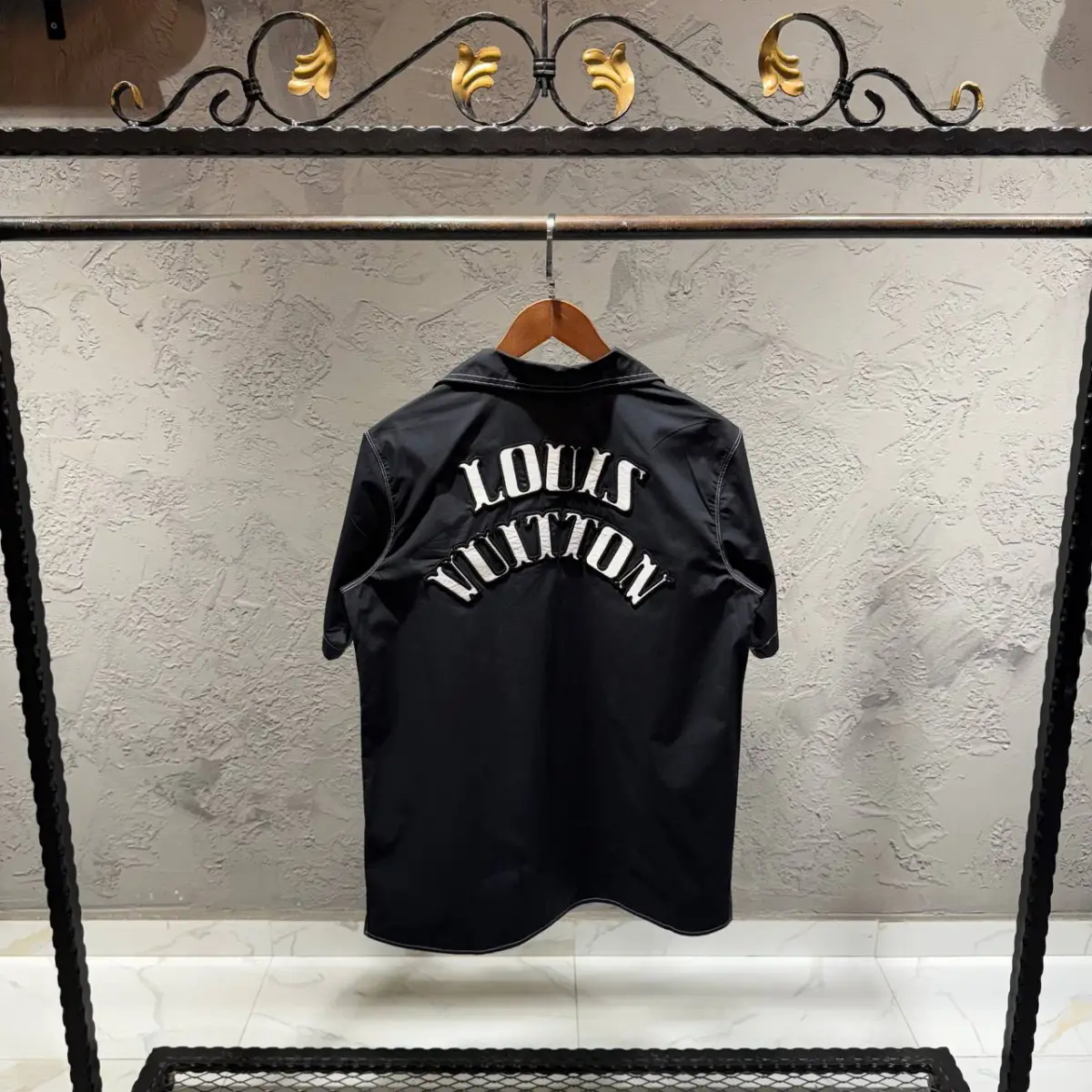 Louis Vuitton Siyah Logo Detaylı Gömlek