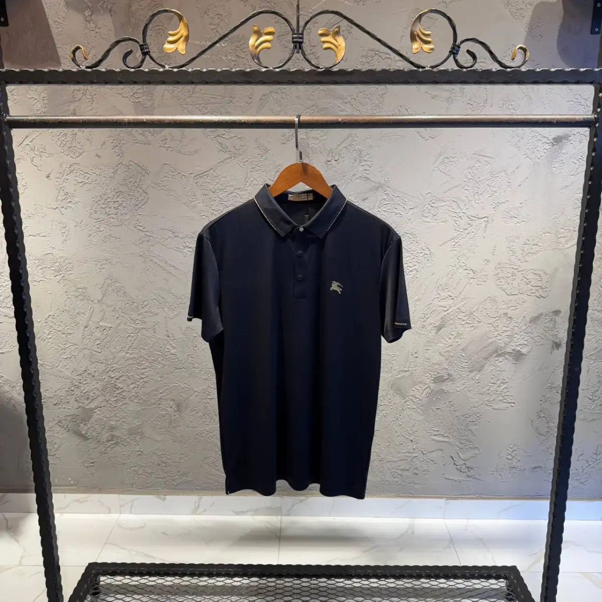 Burberry Siyah Yakalı Tshirt