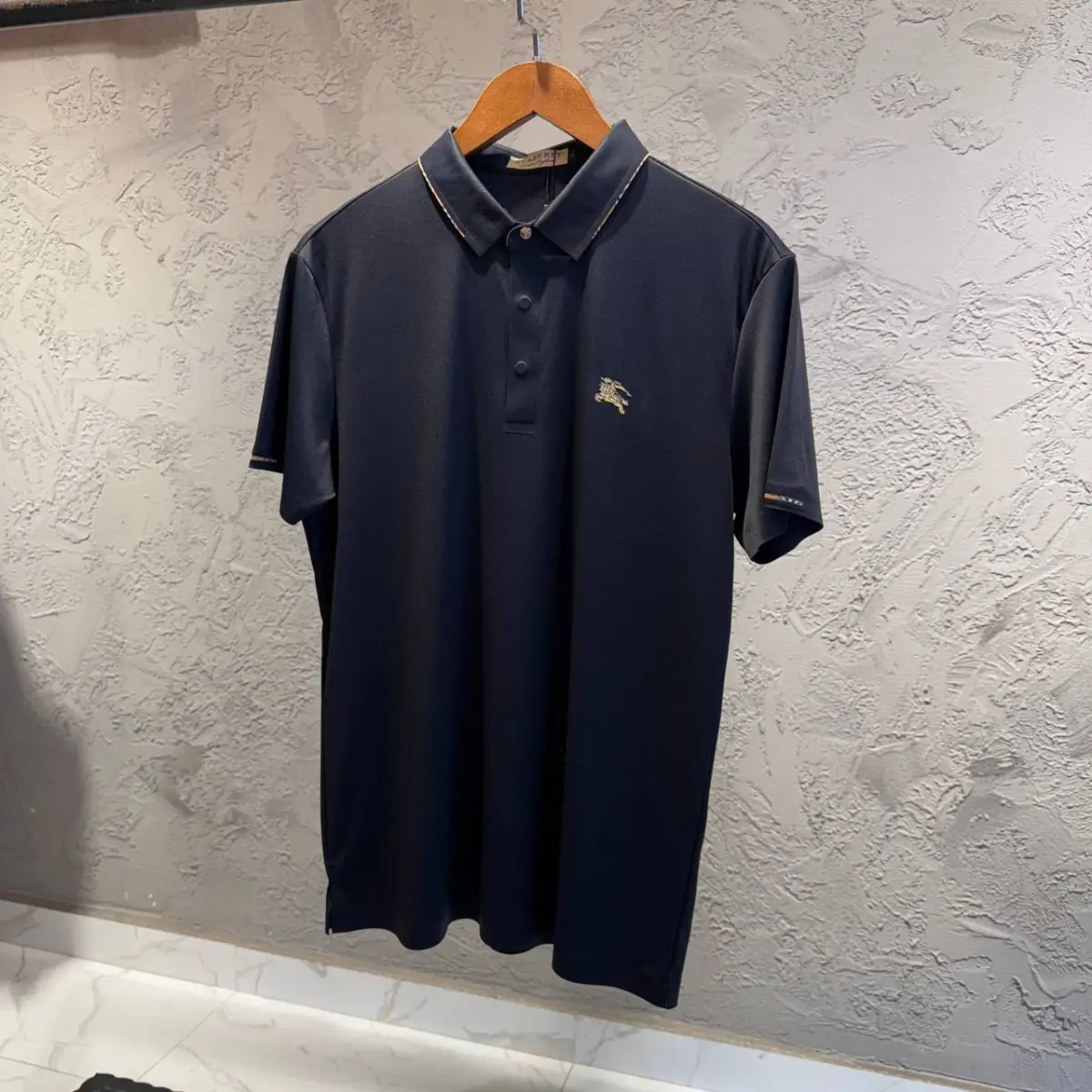 Burberry Siyah Yakalı Tshirt