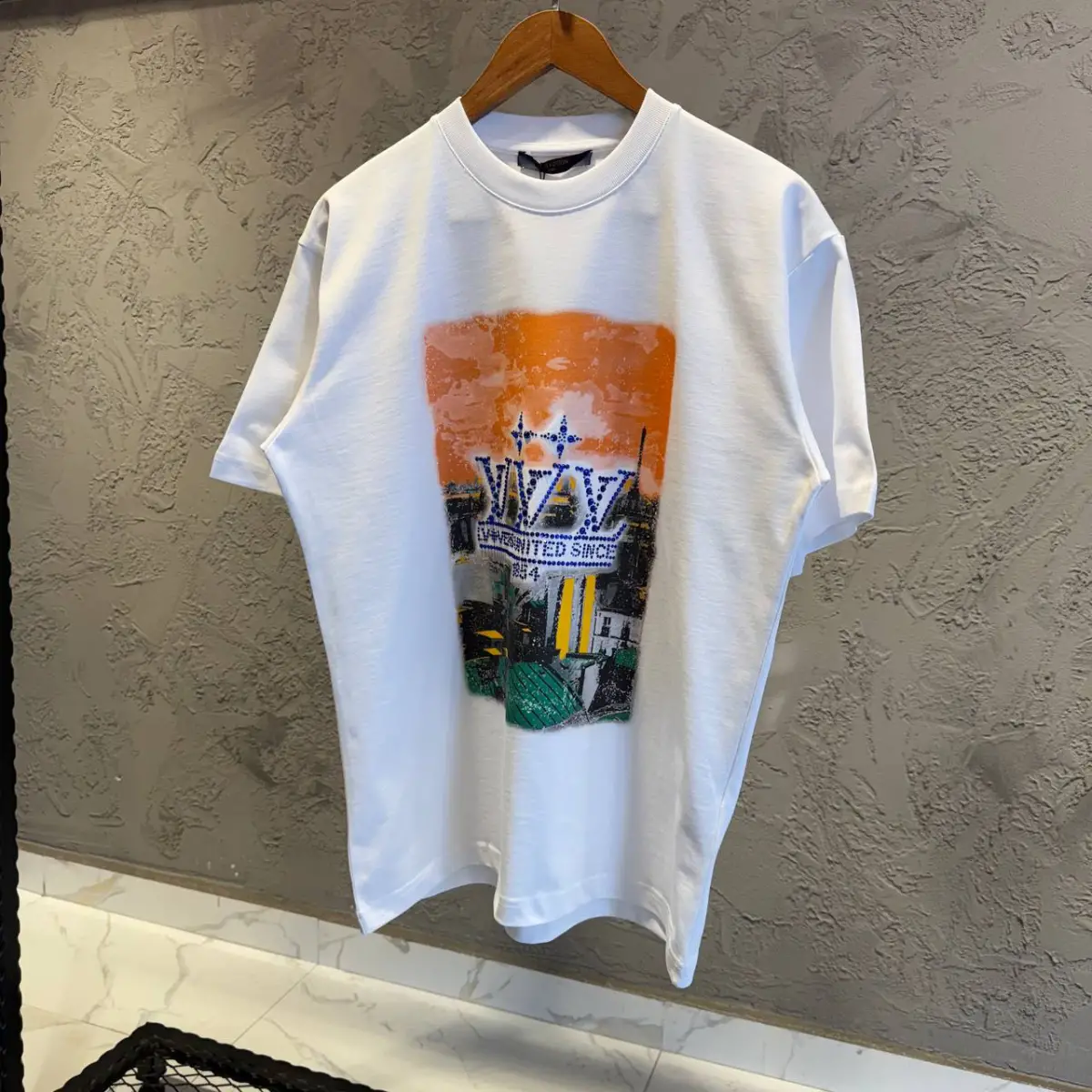 Louis Vuitton Beyaz Taş Baskılı Tişört