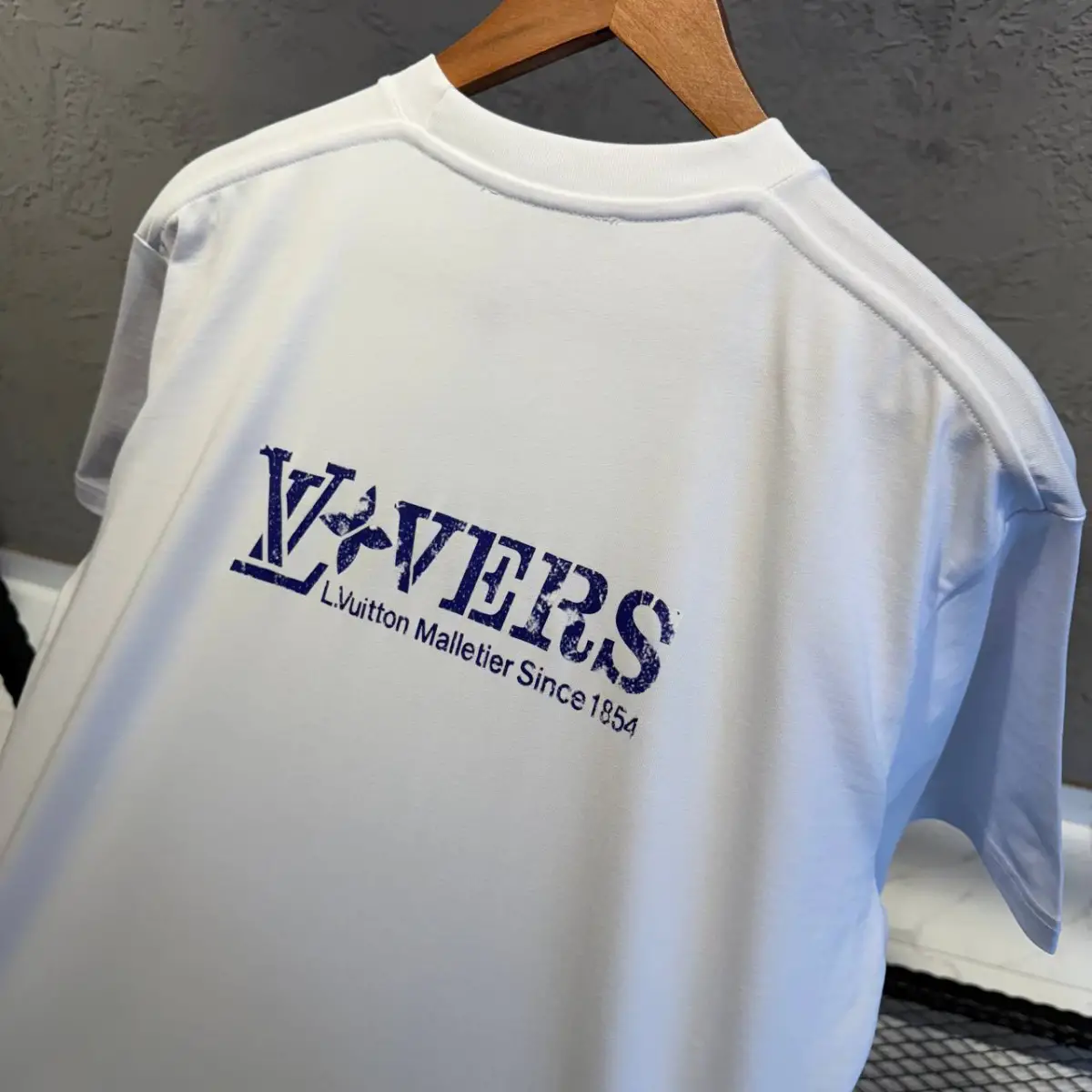 Louis Vuitton Beyaz Taş Baskılı Tişört