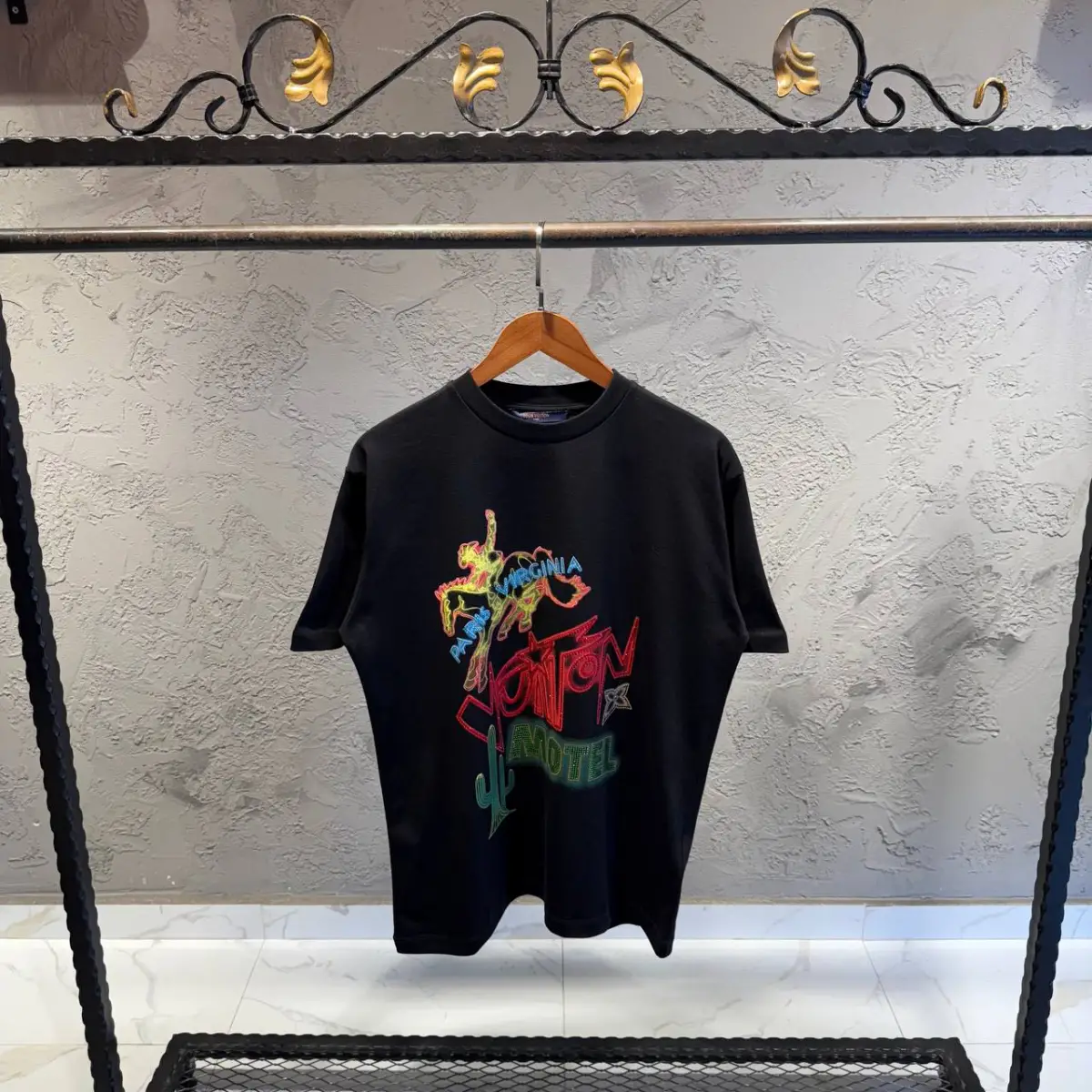 Louis Vuitton Siyah Taş Baskılı Tişört