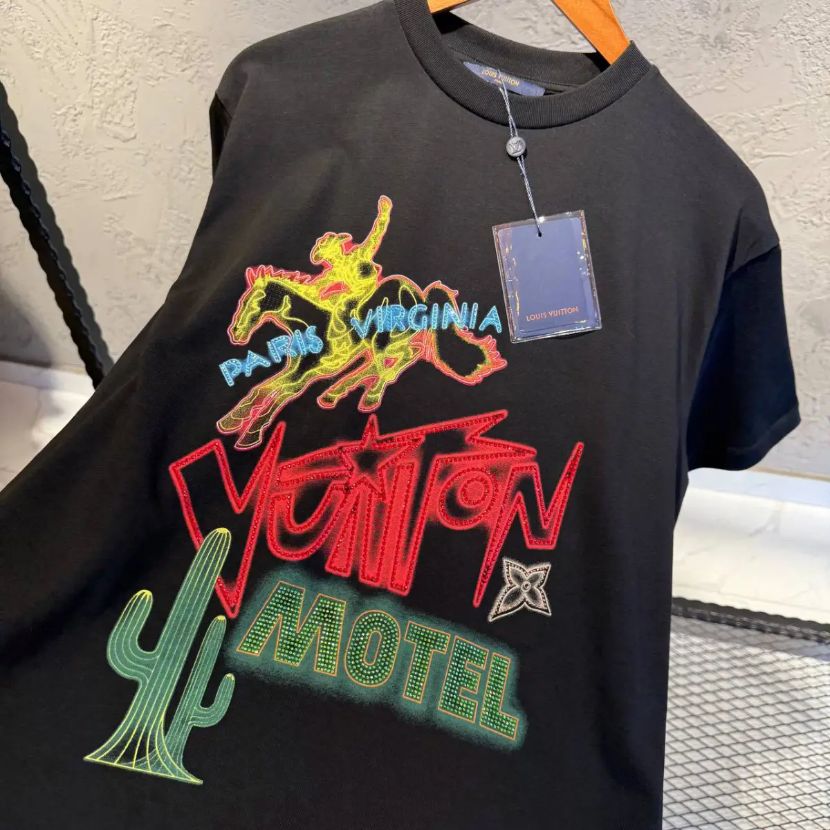 Louis Vuitton Siyah Taş Baskılı Tişört