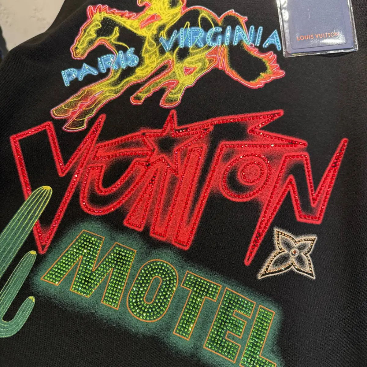 Louis Vuitton Siyah Taş Baskılı Tişört