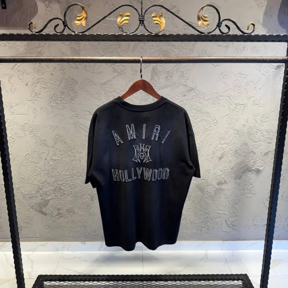 Amiri Nakış Detaylı Siyah Tişört