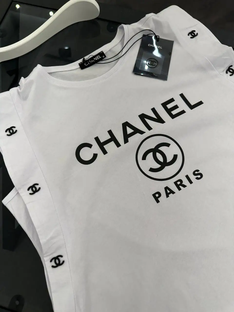 Chanel Beyaz Sıfır Kol Tişört