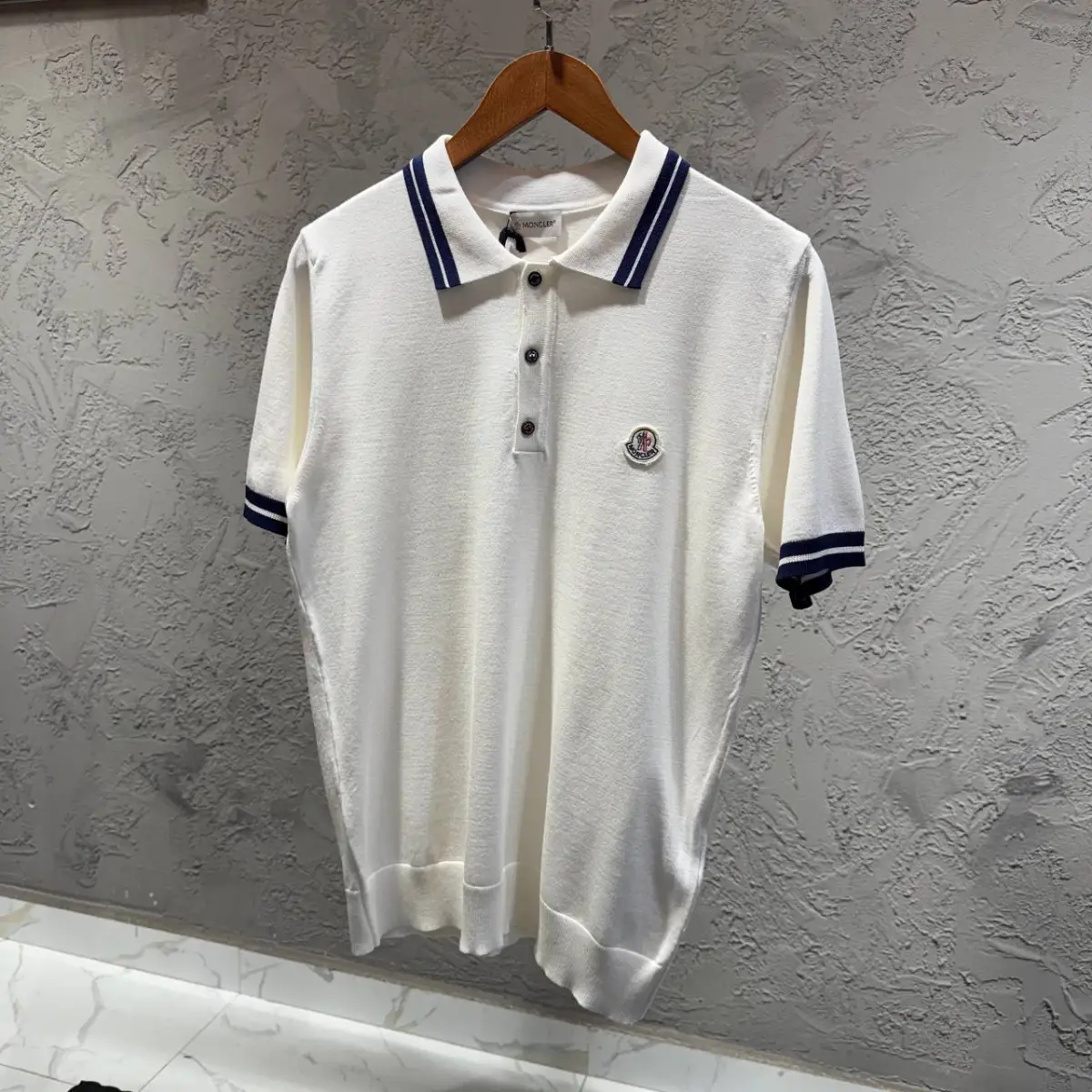 Moncler Yakalı Beyaz Tişört