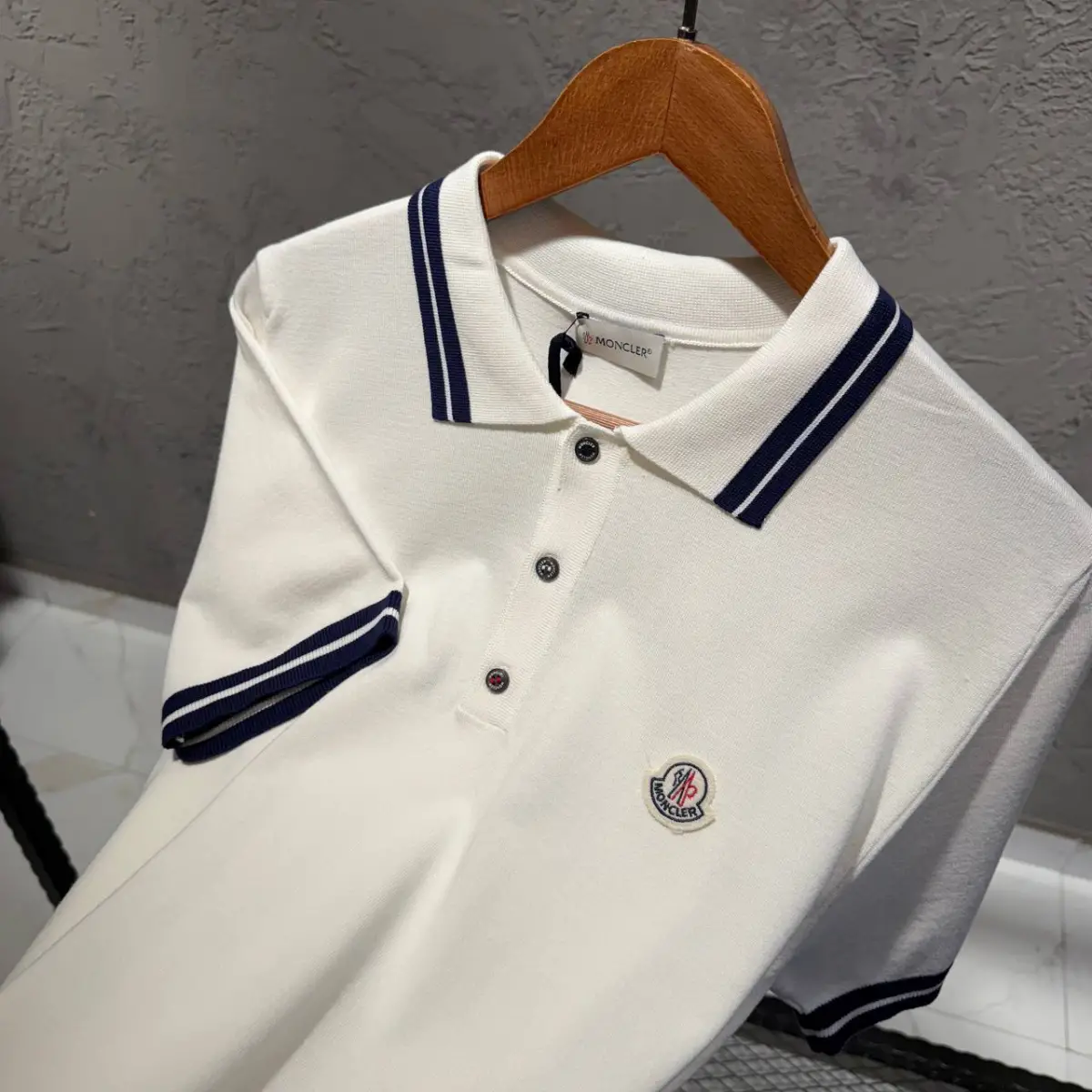 Moncler Yakalı Beyaz Tişört