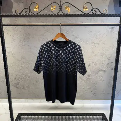 Louis Vuitton Siyah Desenli Tişört
