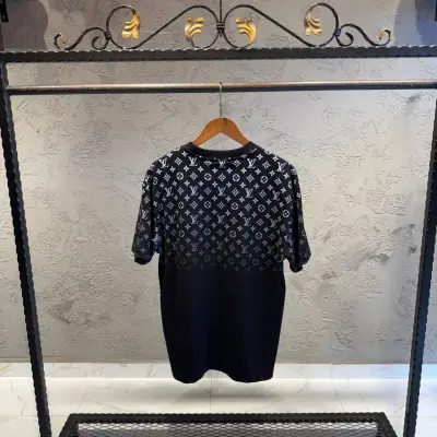 Louis Vuitton Siyah Desenli Tişört