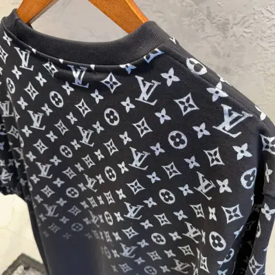 Louis Vuitton Siyah Desenli Tişört