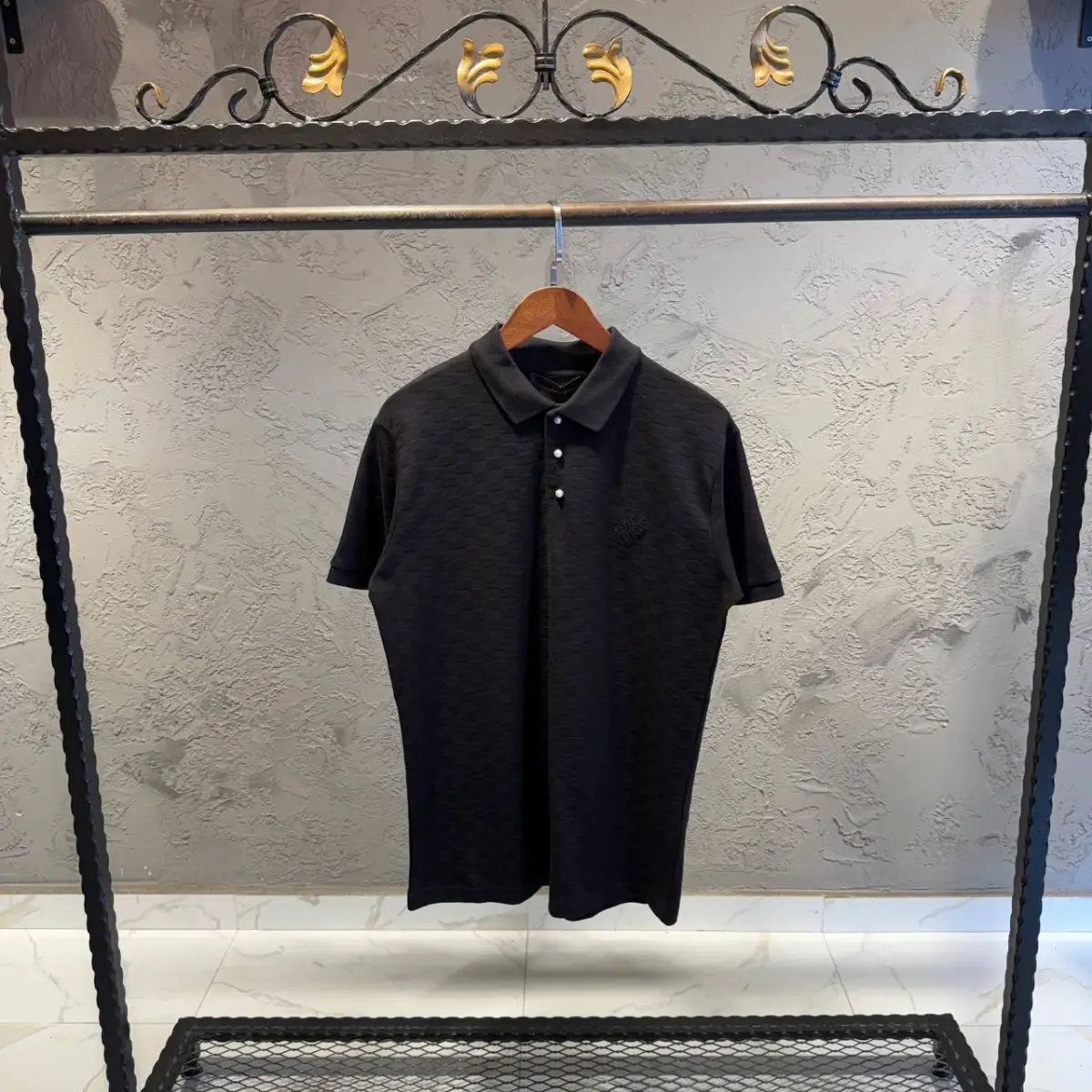 Louis Vuitton İnci Düğme Detaylı Tişört