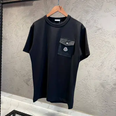 Moncler Siyah Cep Detaylı Tişört