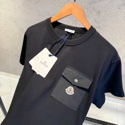 Moncler Siyah Cep Detaylı Tişört