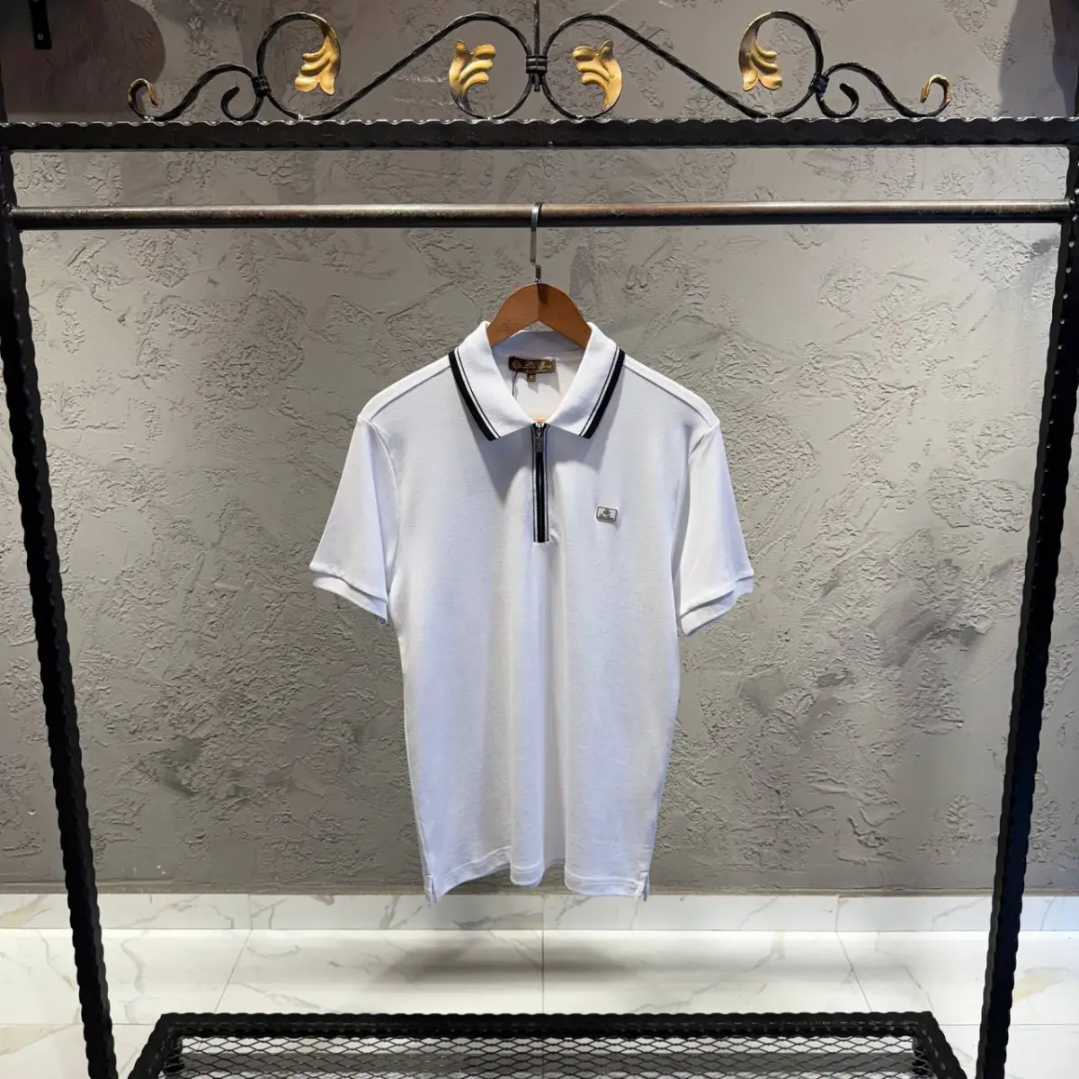 Loro Piana Logo Detay Yakalı Tişört