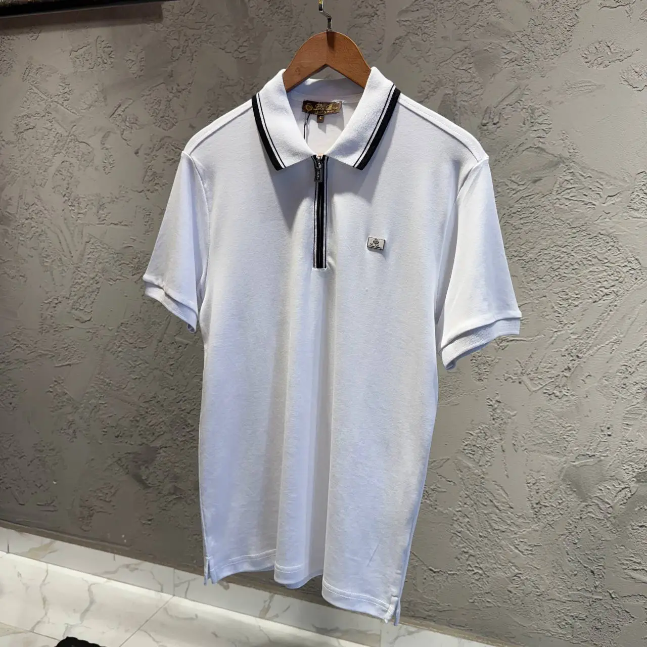 Loro Piana Logo Detay Yakalı Tişört