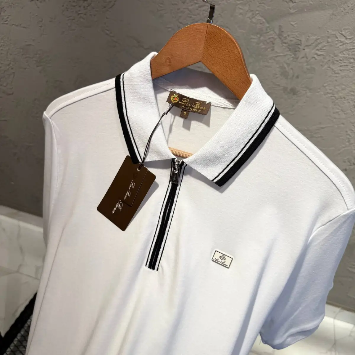 Loro Piana Logo Detay Yakalı Tişört