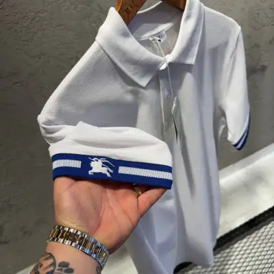 Burberry Beyaz Mavi Şeritli Kol Detay Tişört