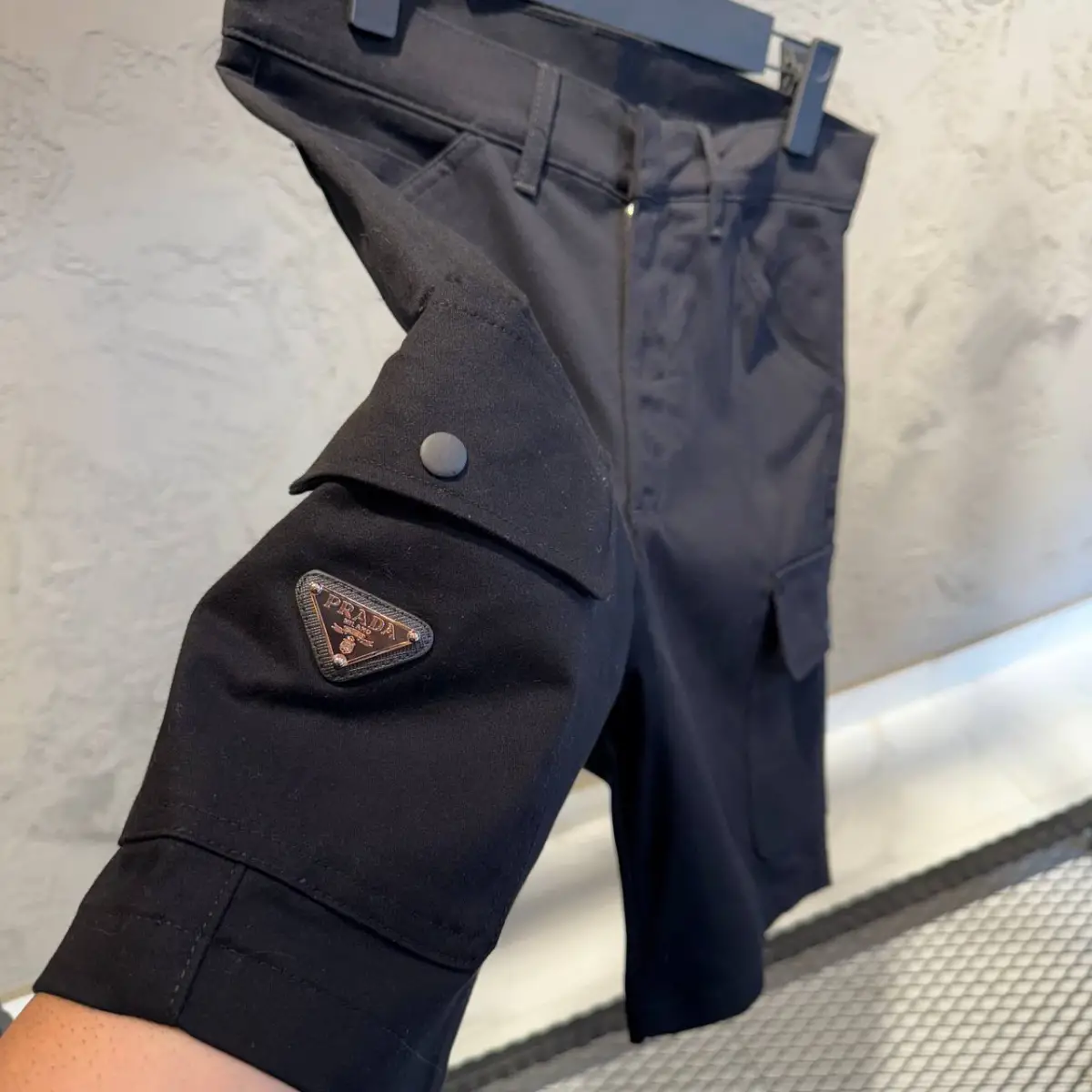 Prada Siyah Logo Detaylı Kot Şort