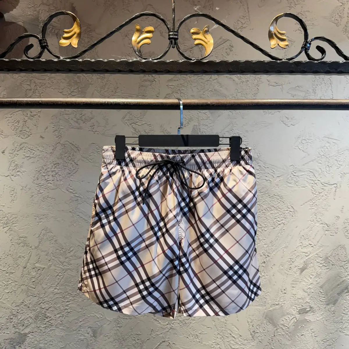 Burberry Desenli Krem Deniz Şortu