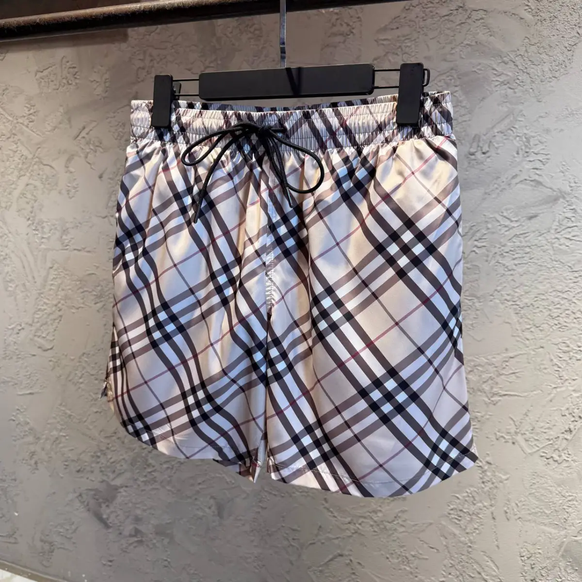 Burberry Desenli Krem Deniz Şortu