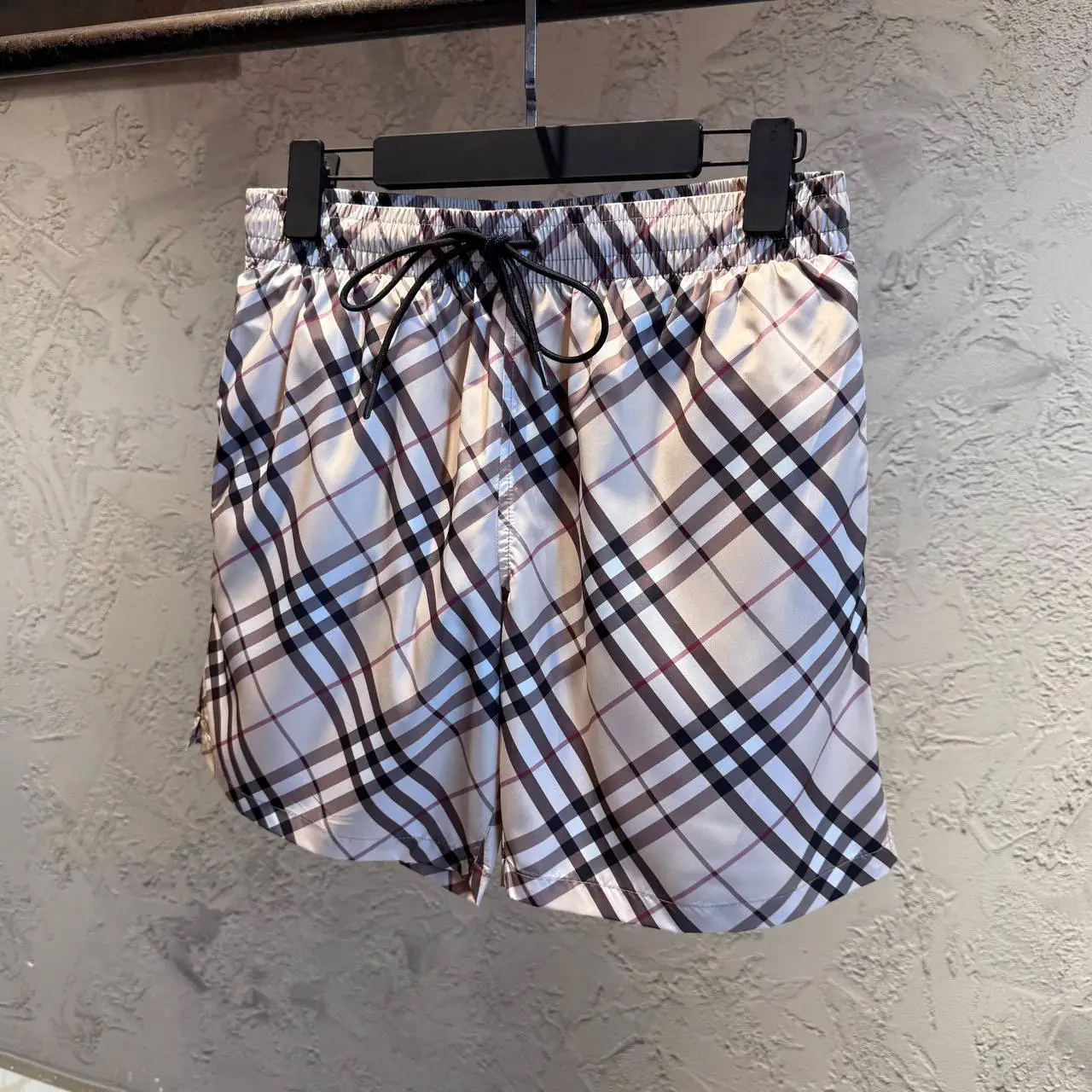 Burberry Desenli Krem Deniz Şortu