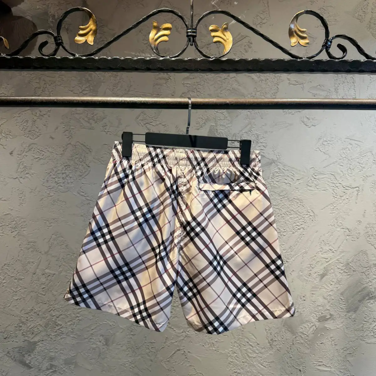 Burberry Desenli Krem Deniz Şortu