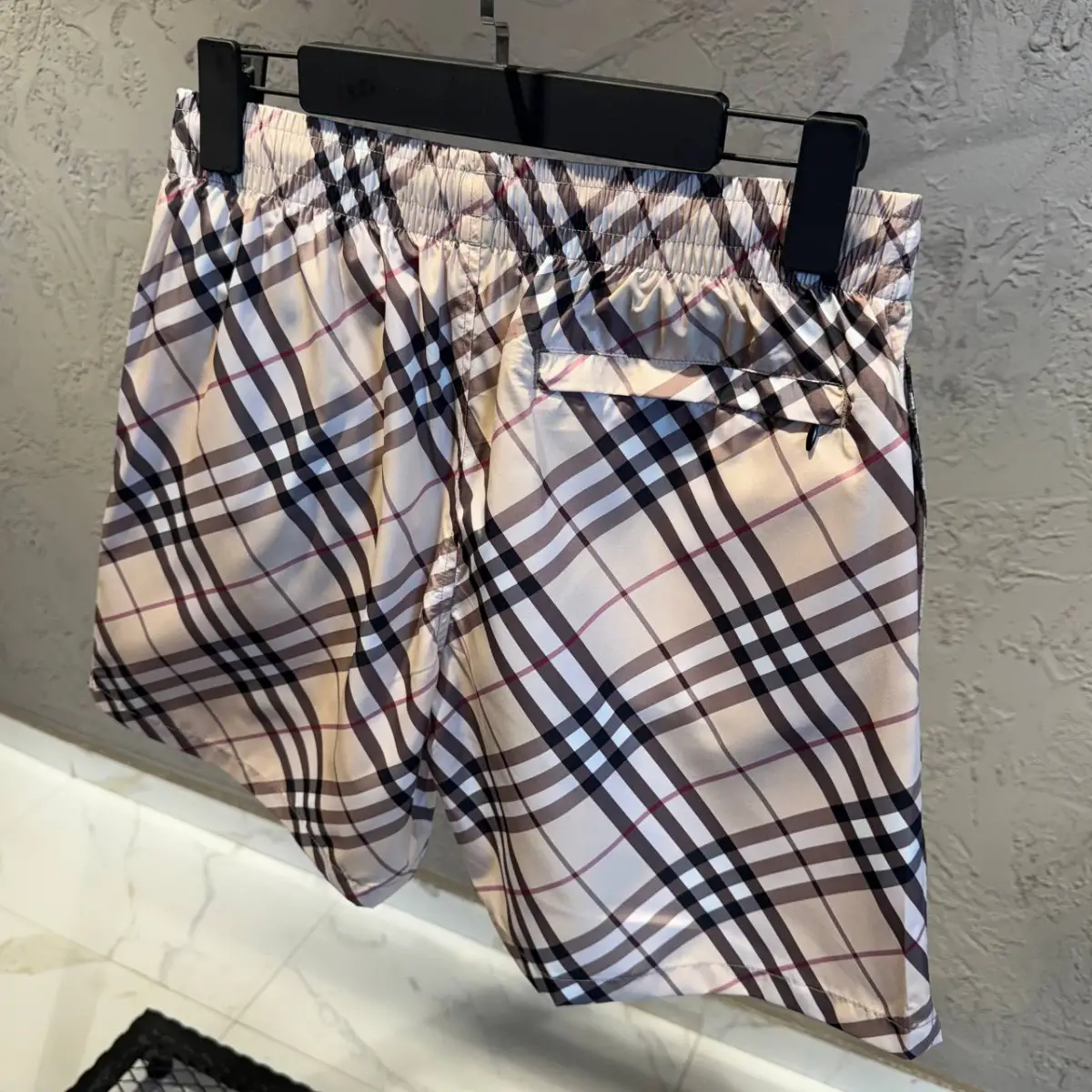 Burberry Desenli Krem Deniz Şortu