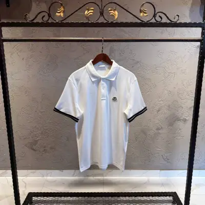 Moncler Beyaz Yakalı Logo Detay Tişört