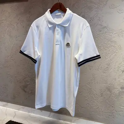 Moncler Beyaz Yakalı Logo Detay Tişört