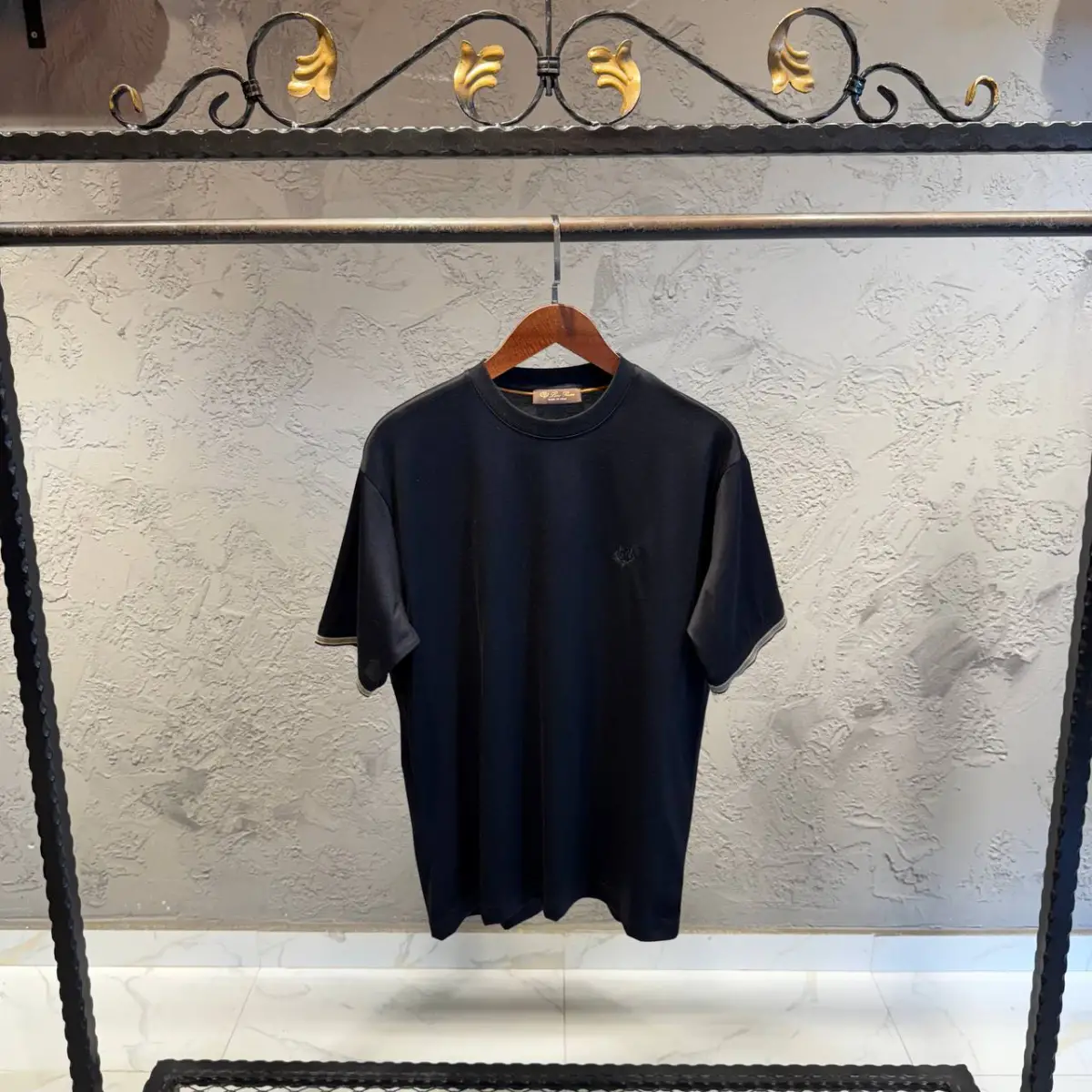 Loro Piana Siyah Kol Şeritli Tişört