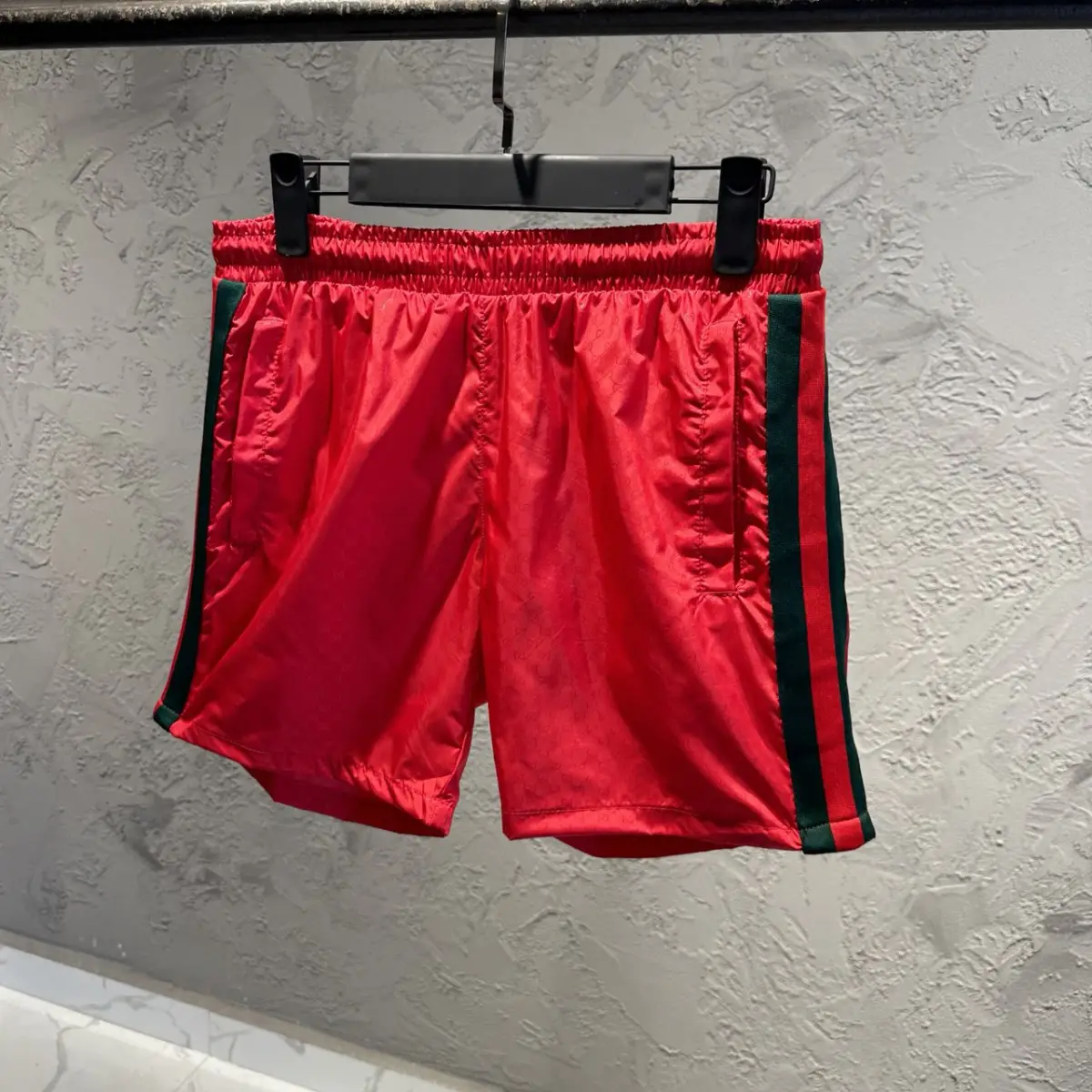 Gucci Kırmızı Şeritli Deniz Şortu