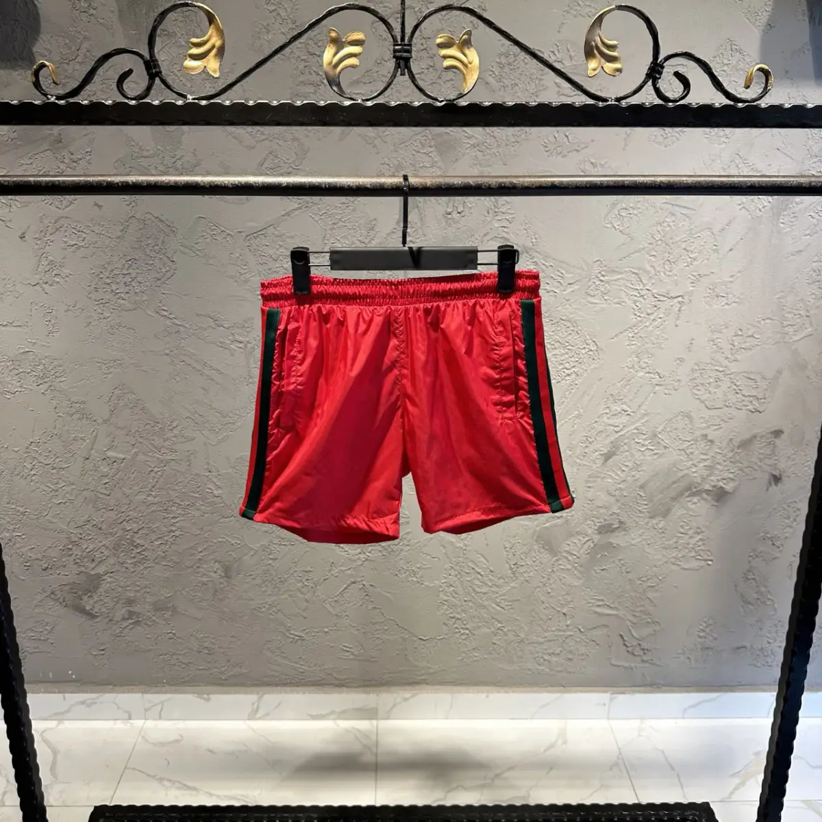 Gucci Kırmızı Şeritli Deniz Şortu