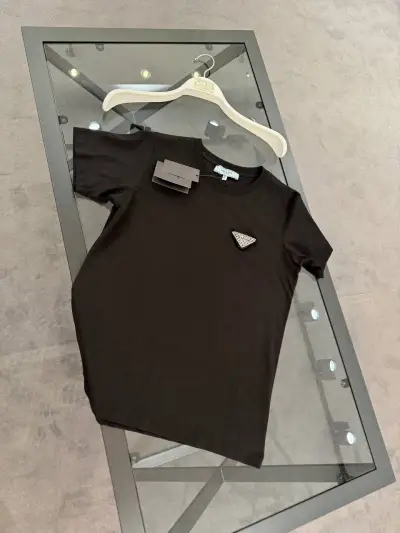 Prada Siyah Gümüş Logolu Tişört