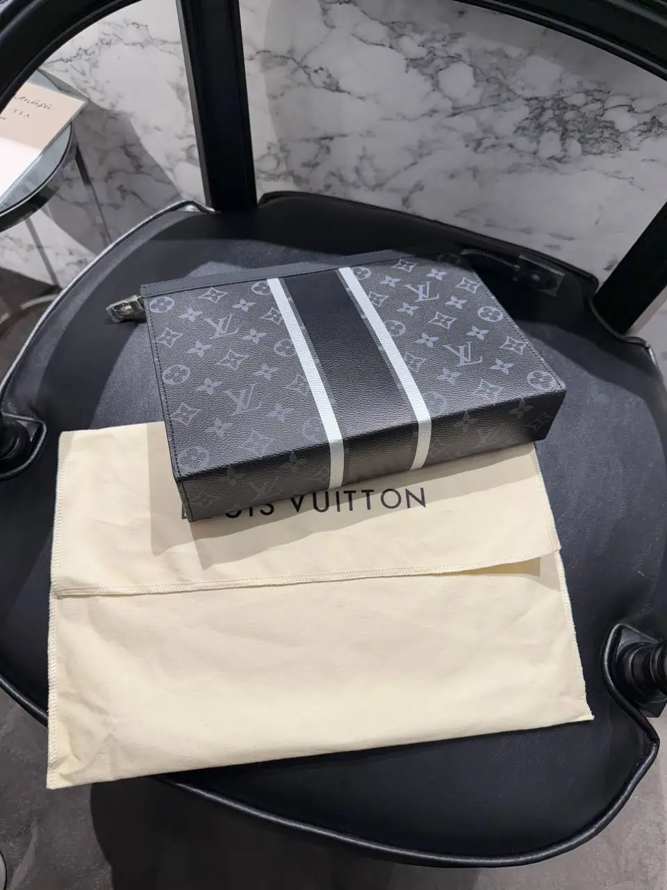 Louis Vuitton Siyah Şeritli Clutch
