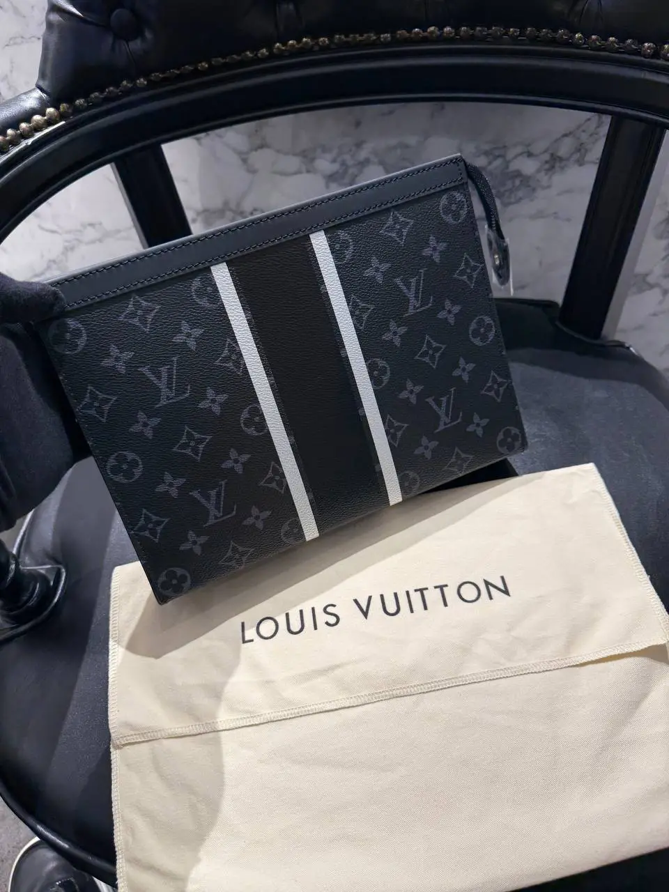 Louis Vuitton Siyah Şeritli Clutch