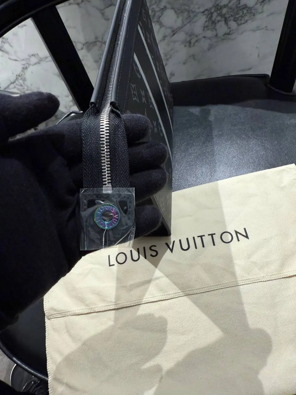 Louis Vuitton Siyah Şeritli Clutch