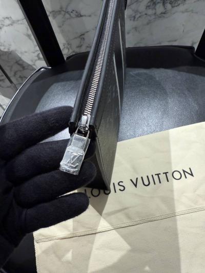 Louis Vuitton Siyah Şeritli Clutch