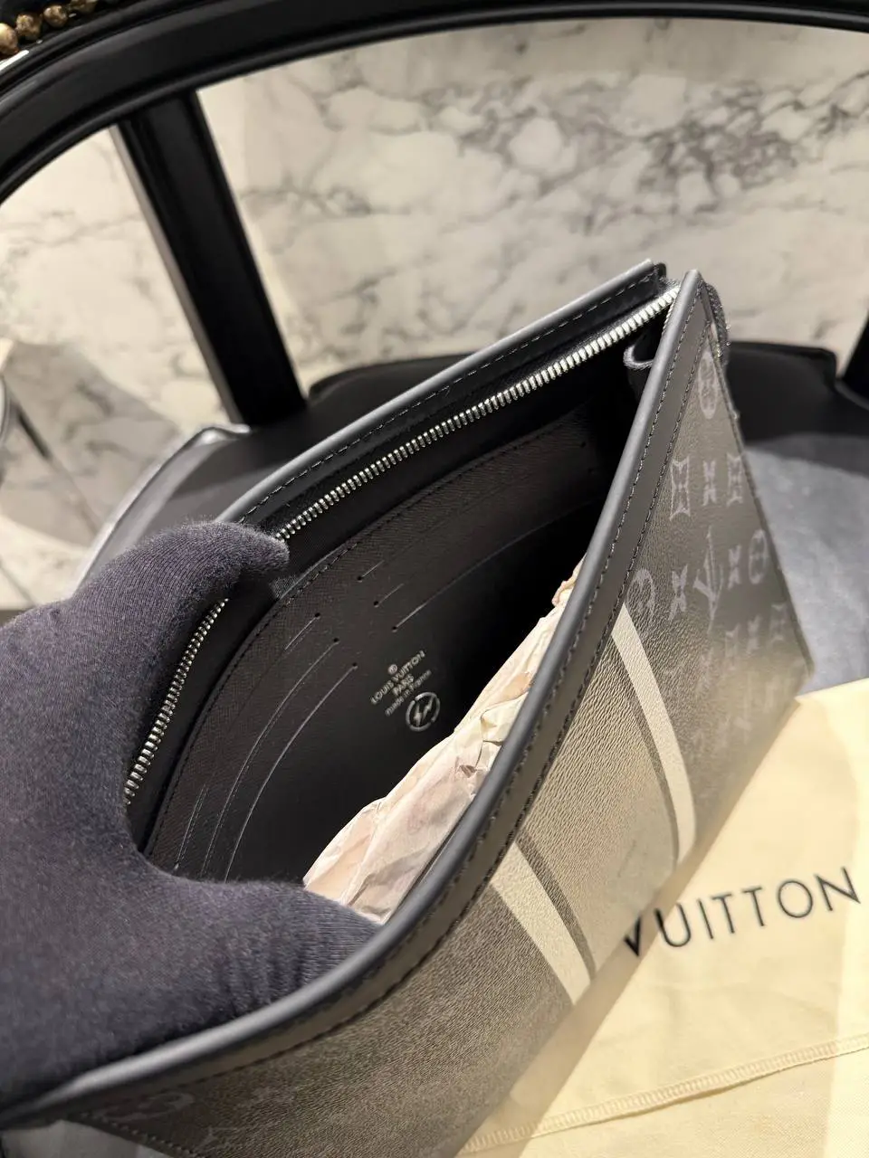 Louis Vuitton Siyah Şeritli Clutch