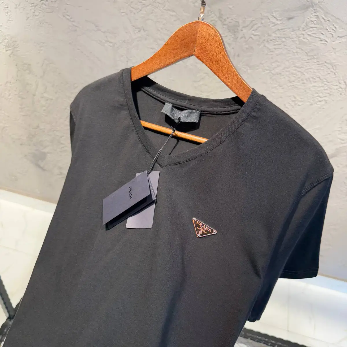 Prada Siyah V Yaka Tişört