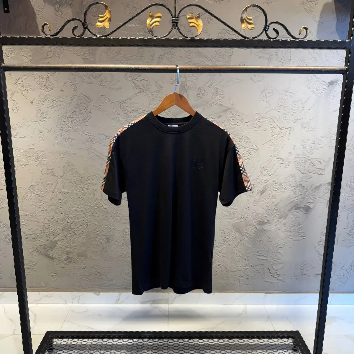 Burberry Siyah Desenli Tişört