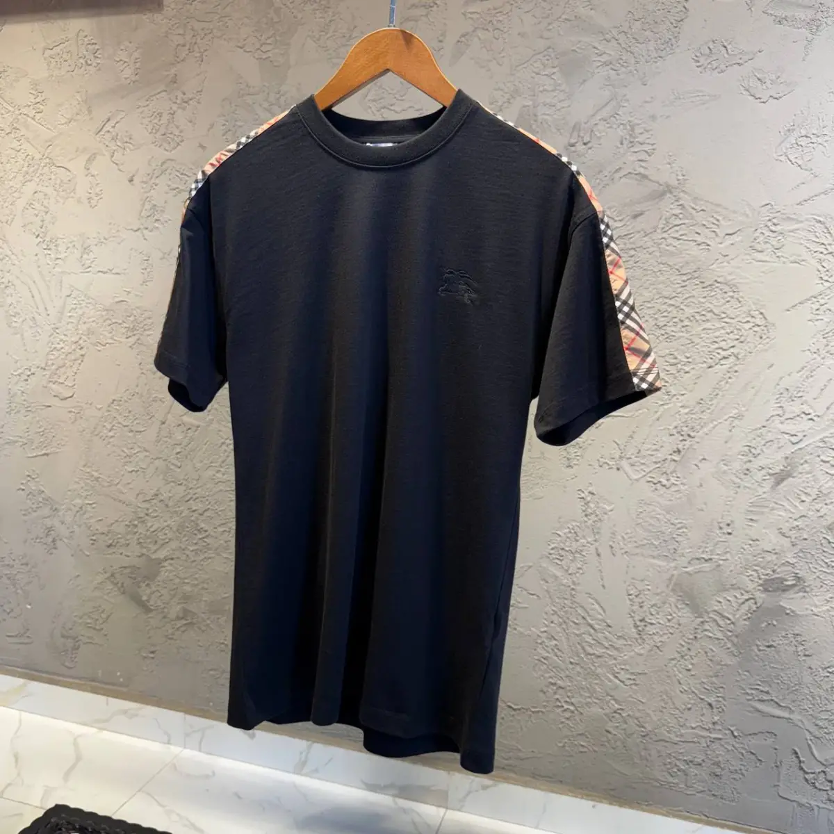 Burberry Siyah Desenli Tişört