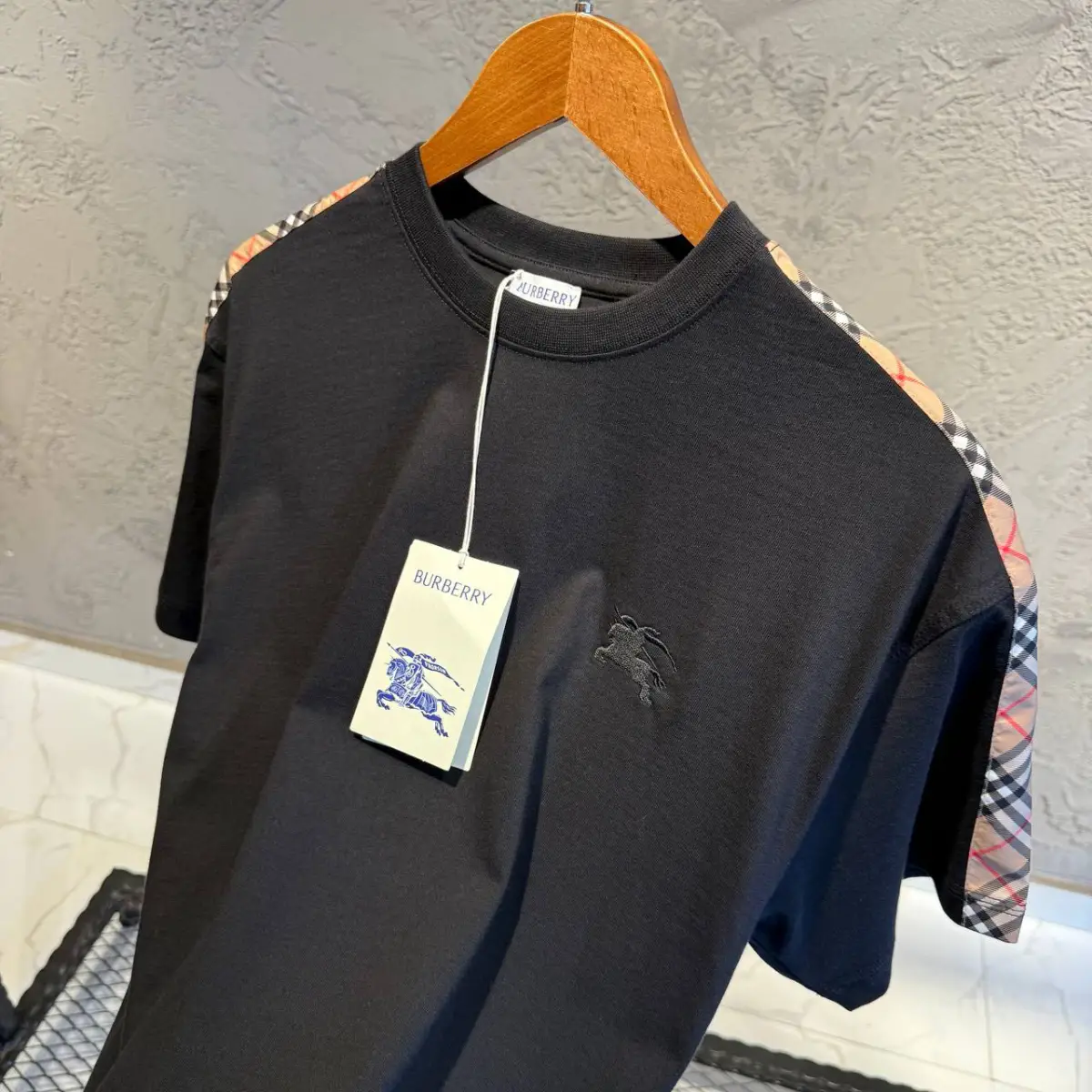 Burberry Siyah Desenli Tişört