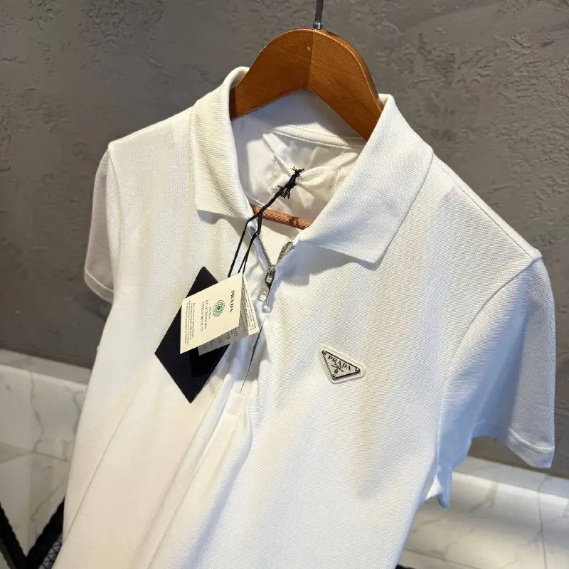 Prada Beyaz Yakalı Fermuarlı Tişört