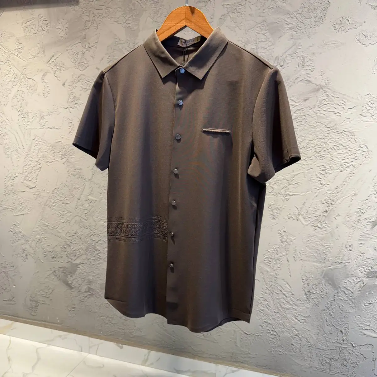 Burberry Kahve İthal Yakalı Gömlek Tişört