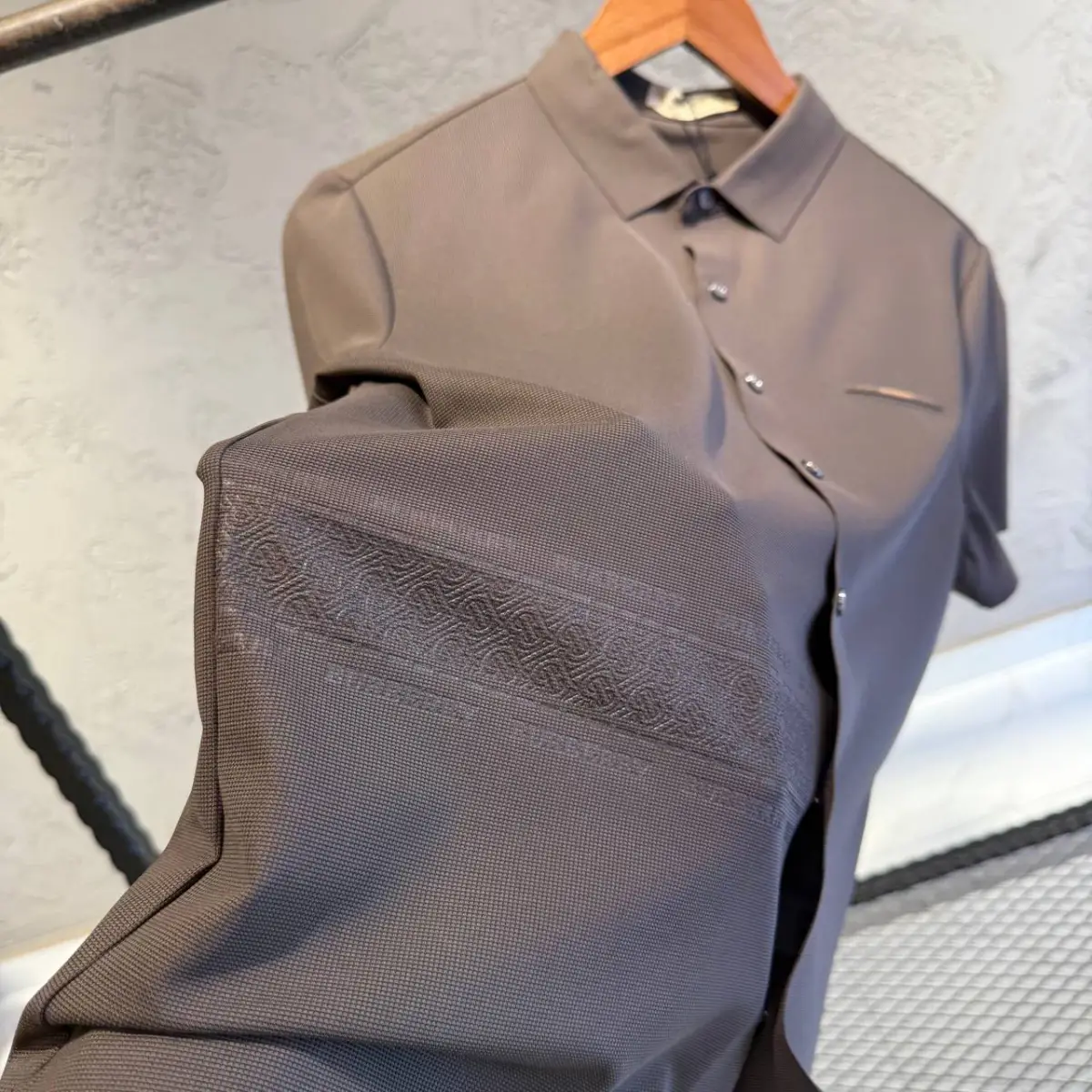 Burberry Kahve İthal Yakalı Gömlek Tişört