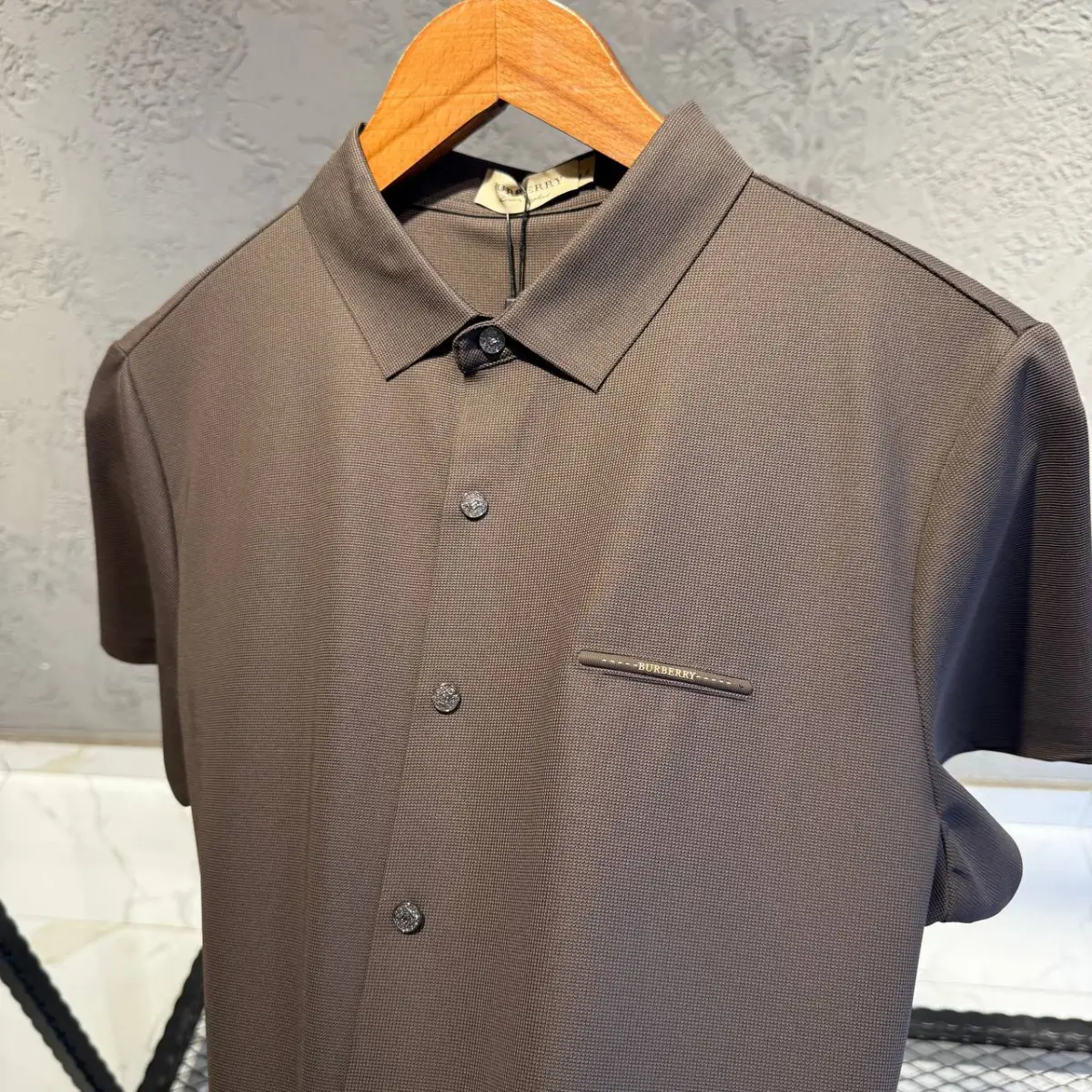 Burberry Kahve İthal Yakalı Gömlek Tişört