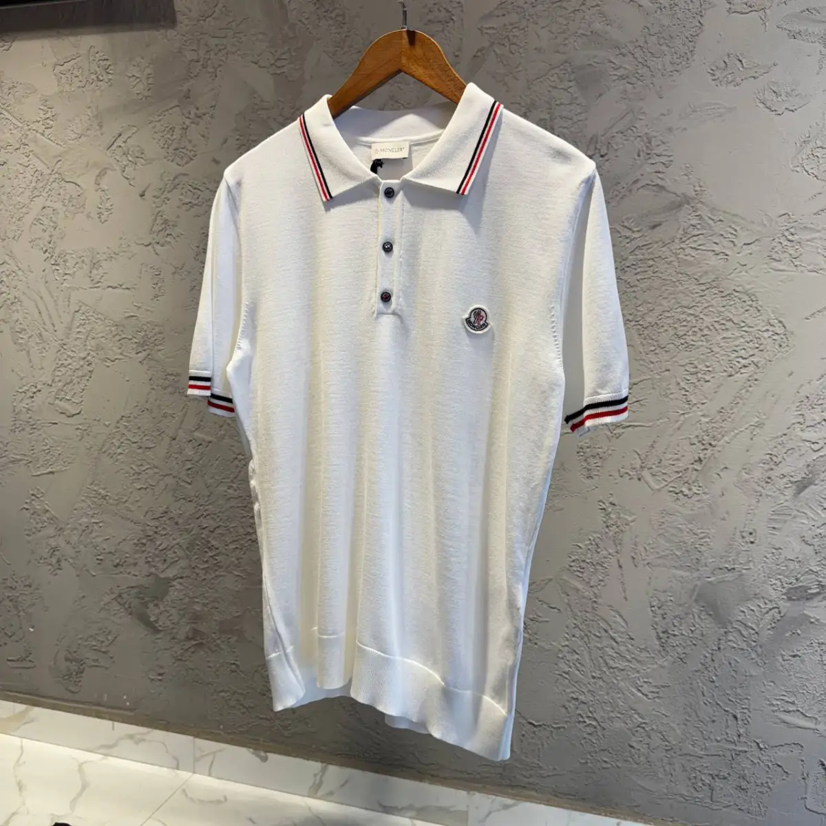 Moncler Beyaz Yakalı Tişört